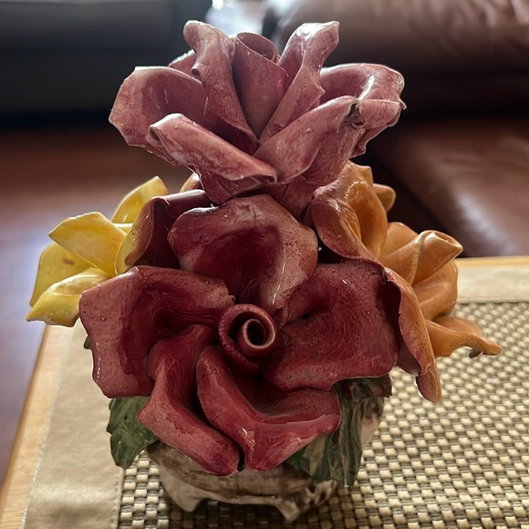 Capodimonte Rose Cluster in a Basket Made in Italy Vintage - Picture 9 of 10